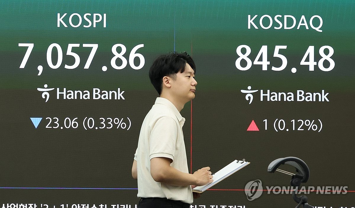 코스피, 삼성전자·SK하이닉스 약세에 장중 7000선 붕괴