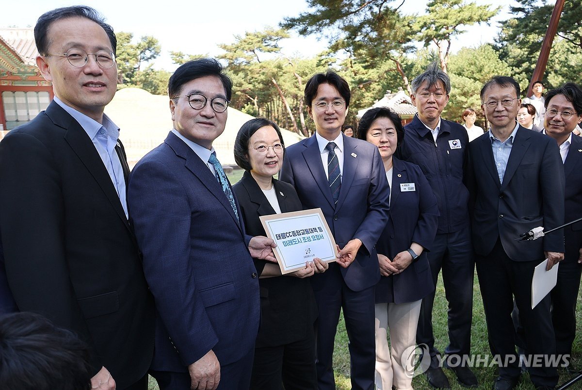 한성숙 총리, 태릉지구 주택공급 현장 점검…