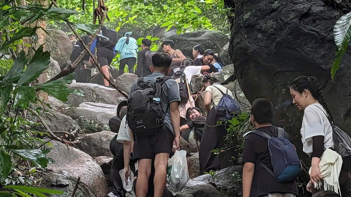 바덴산, 국경절 연휴 등산객 몰려 정체… 탈진 환자 병원 이송