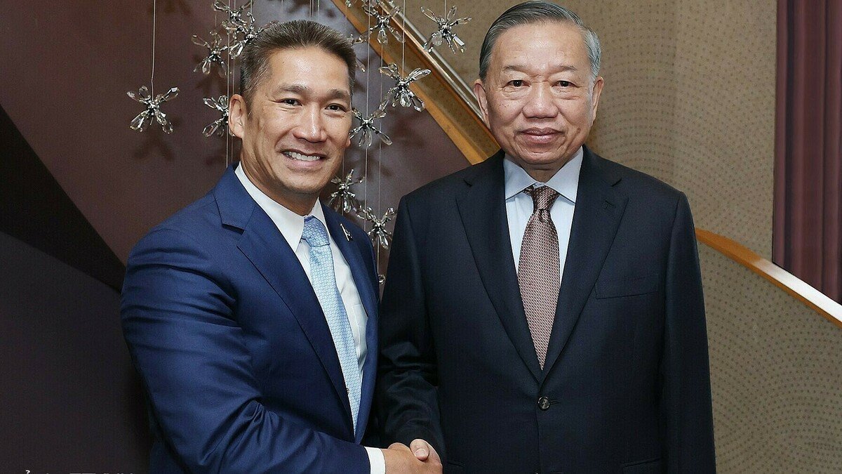 베트남 또럼 총서기장, 미국 해군장관 후보 훙 까오 면담