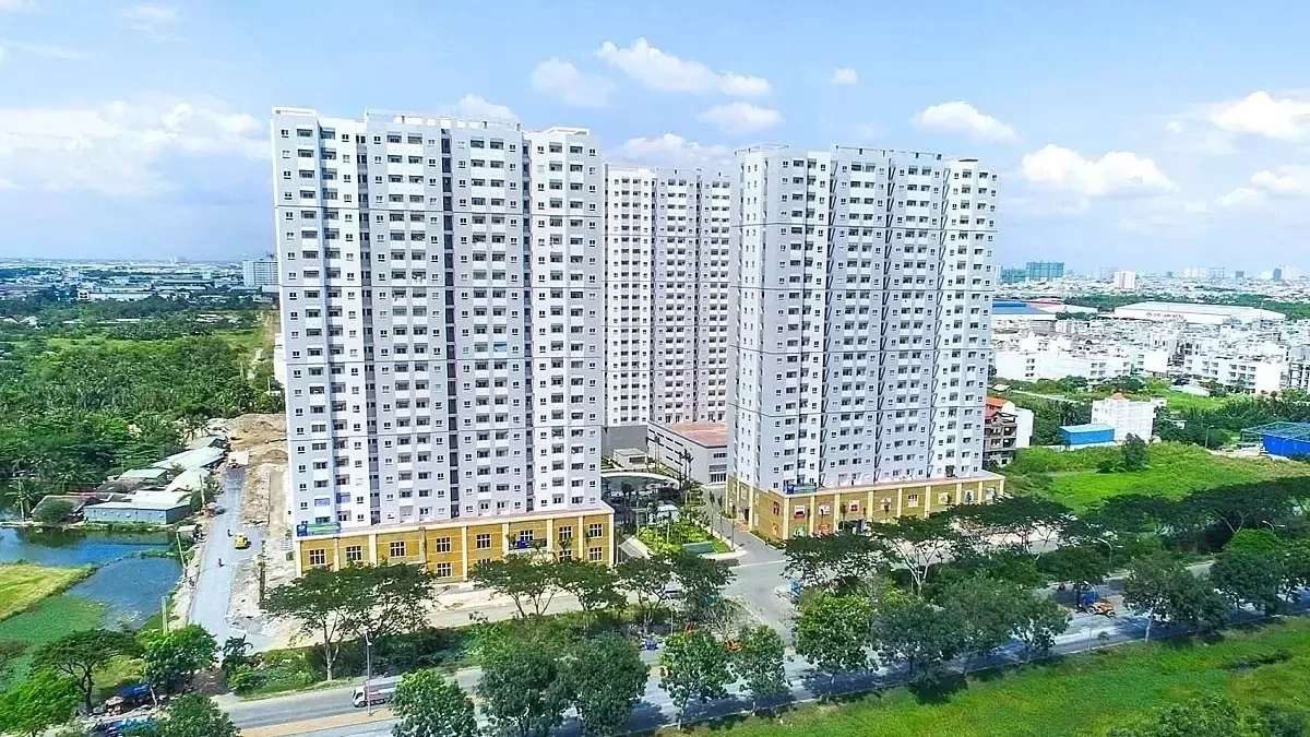 베트남 부동산 Địa ốc Hoàng Quân, 토지 26필지 은행에 압류