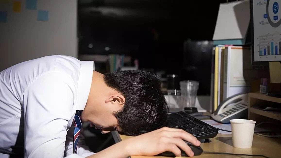 베트남 중간관리자, '샌드위치 압박'에 번아웃·불안장애 시달려