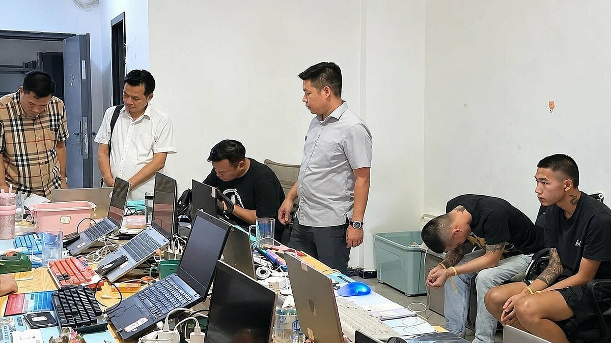 베트남·라오스 공안, 1조5천억 동 턴 국경 넘어선 온라인 사기단 습격… 91명 검거