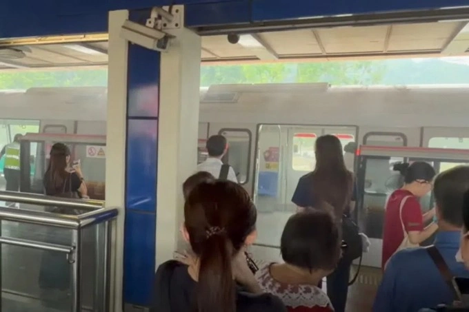 싱가포르 MRT 열차서 연기 발생…승객 전원 대피