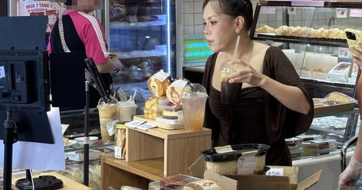 호찌민 유명 여배우, Vĩnh Viễn 거리서 빵 판매 사업 도전