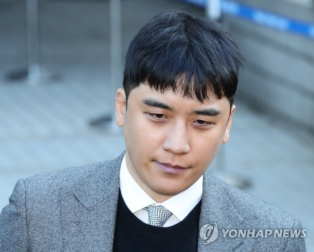 빅뱅 승리, 특수폭행 혐의 전면 부인…'소주병 휘두른 적 없어'