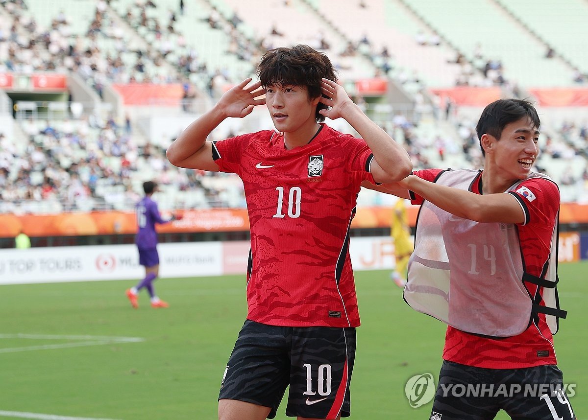아시안게임 남자축구, 중국 꺾고 결승 진출…한일전서 금메달 도전