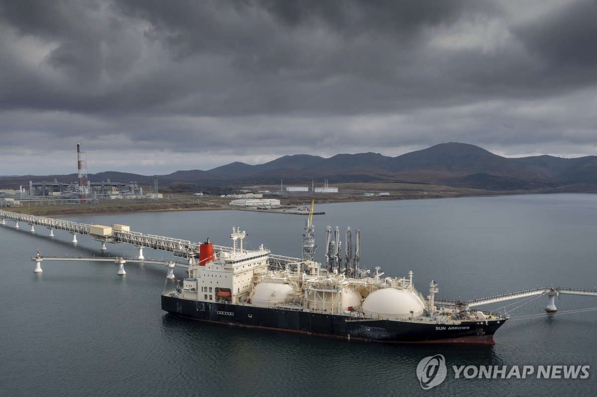 영국, 한국의 러시아산 LNG 수입 제재 면제 결정