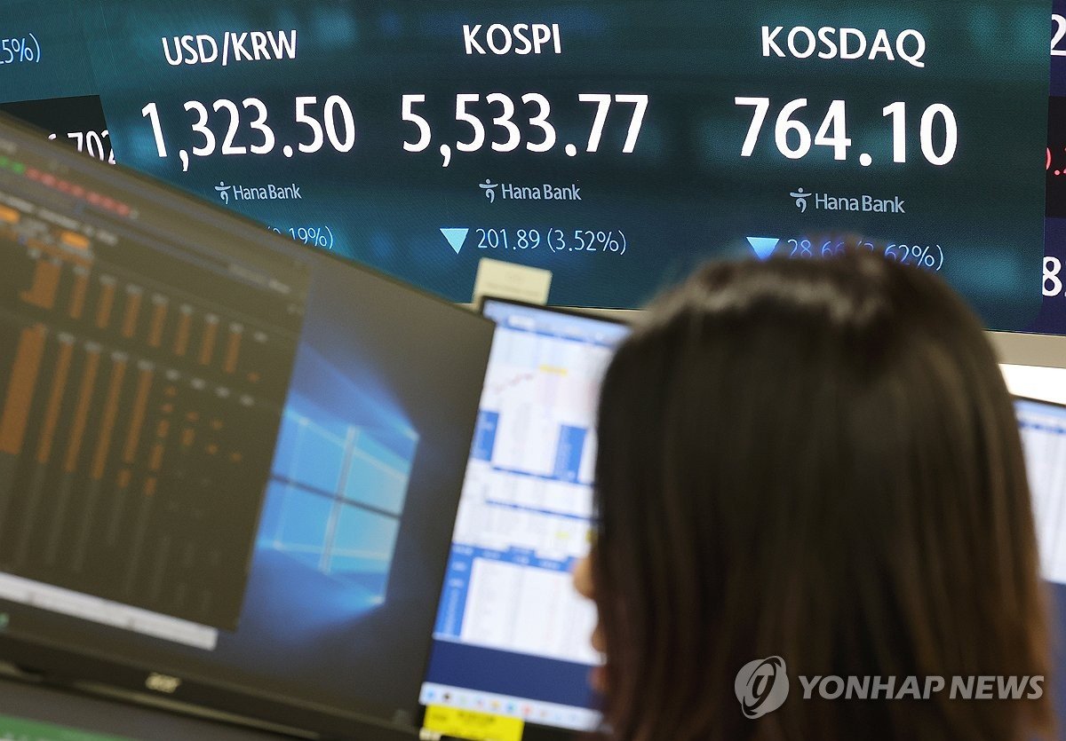 원·달러 환율, '매파적 동결' 금통위 결정에 하락…연저점 재경신