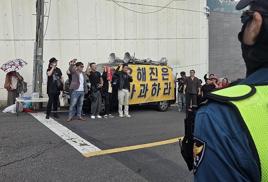 유해진 신변보호 가동…경찰, 스마트워치 지급