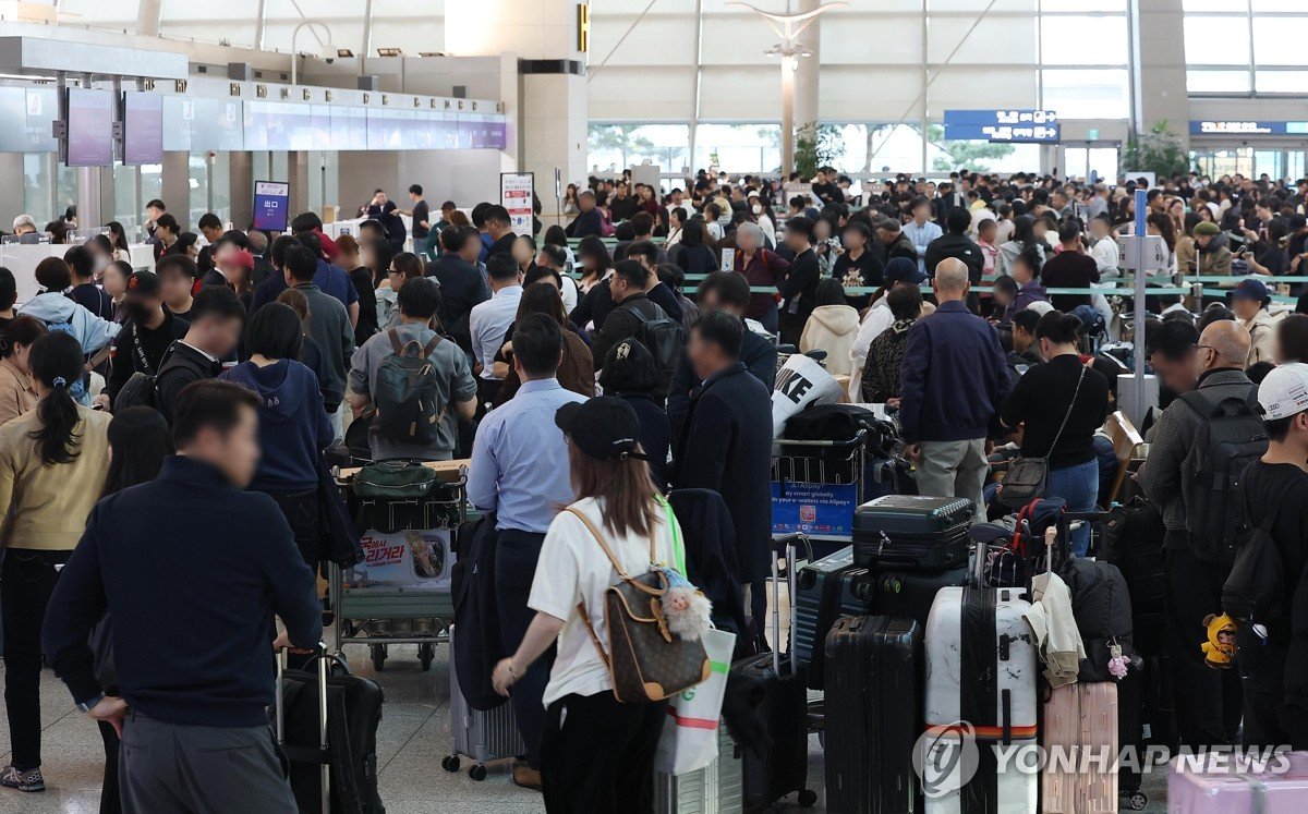 인천공항 체크인 시스템 장애…5시간 만에 발권 재개