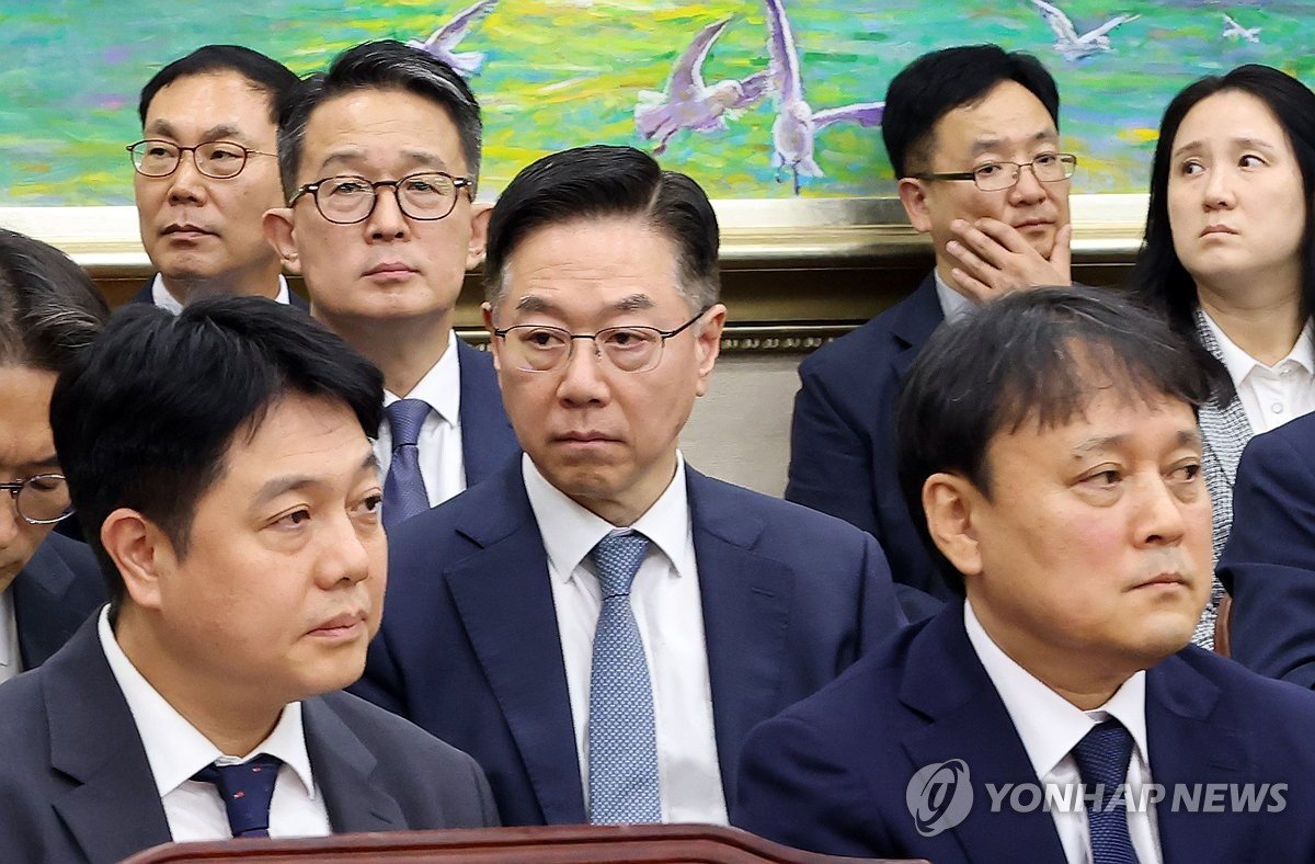 정유 4사, 기름값 비대칭 논란에 '송구'…조속 개선 약속