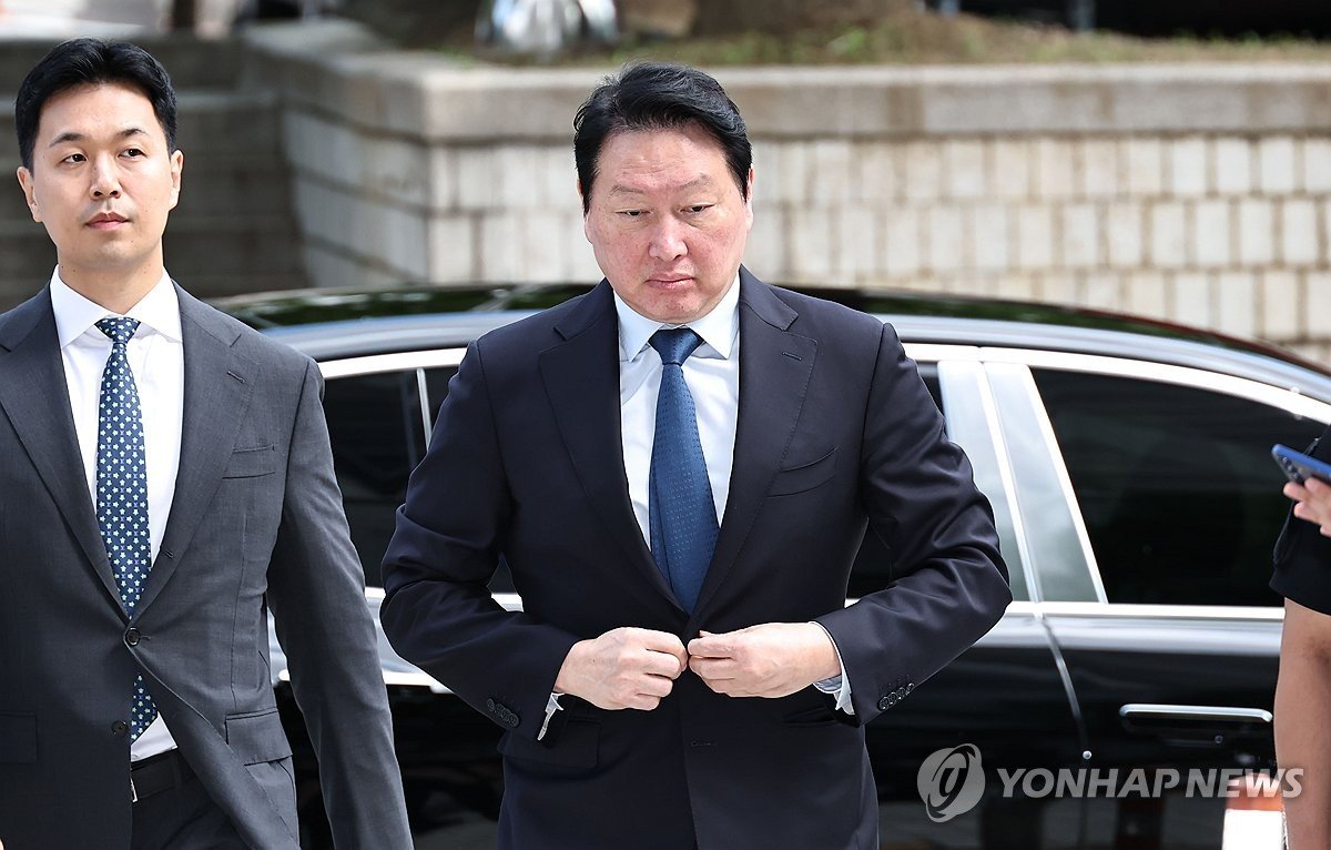 최태원 SK 지분 9440억 매각…노소영 재산분할 대응