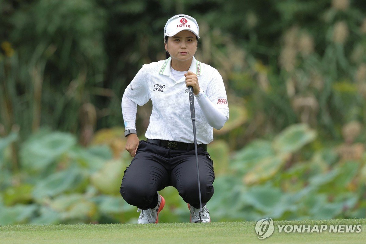 최혜진, LPGA 상하이 2라운드도 선두 유지…2타 잃고도 6언더파