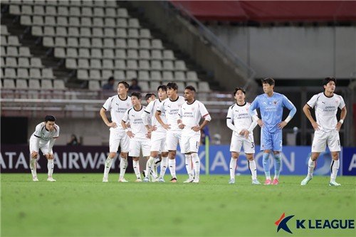 포항, 가시마 원정 0-3 완패…ACLE 3연패·유효슈팅 0개