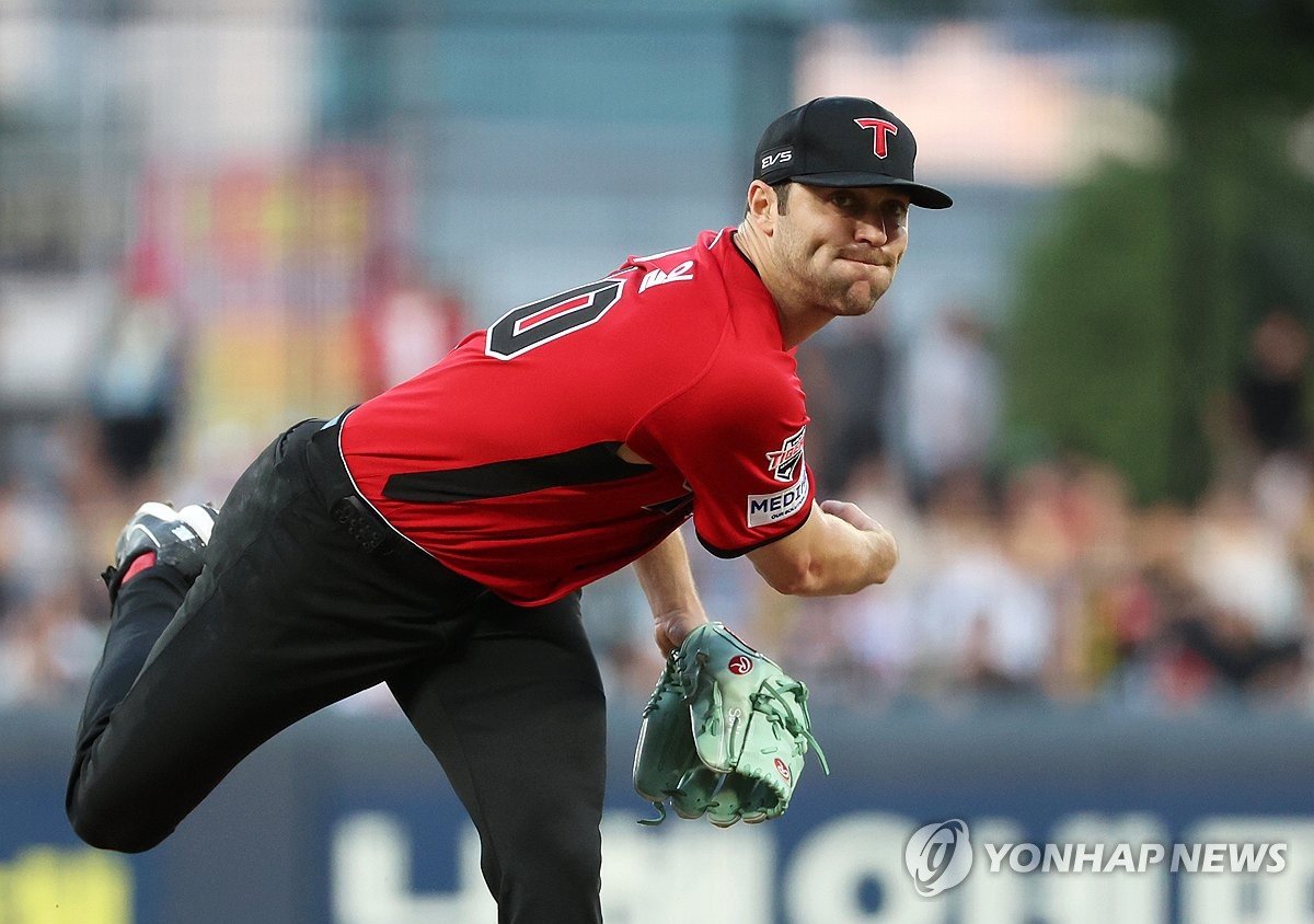 KIA, NC 꺾고 3위 굳히기…LG는 롯데에 충격패