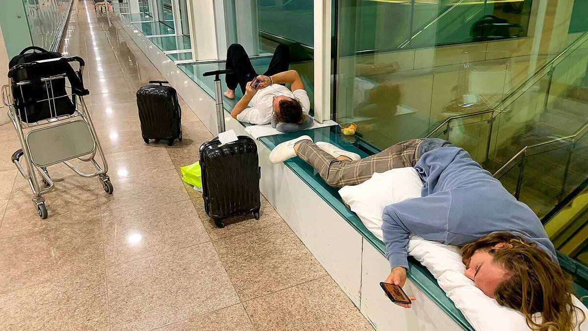 샌프란시스코 공항 바닥서 취침…여성 여행자 틱톡 영상 논란