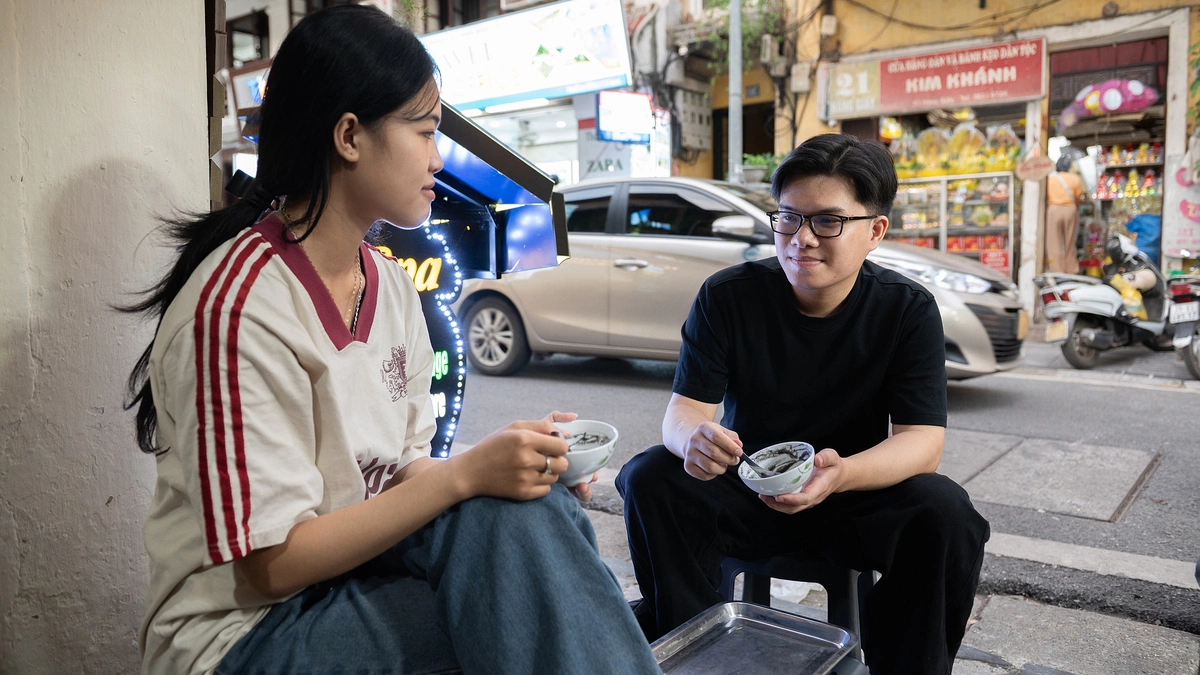 팜방 반쫴이 식당, 6개월 만에 재개업 첫날부터 인산인해