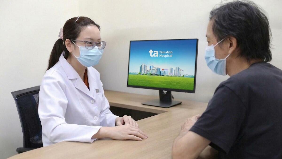 호찌민 51세 남성, 자가면역성 피부근염으로 폐 손상